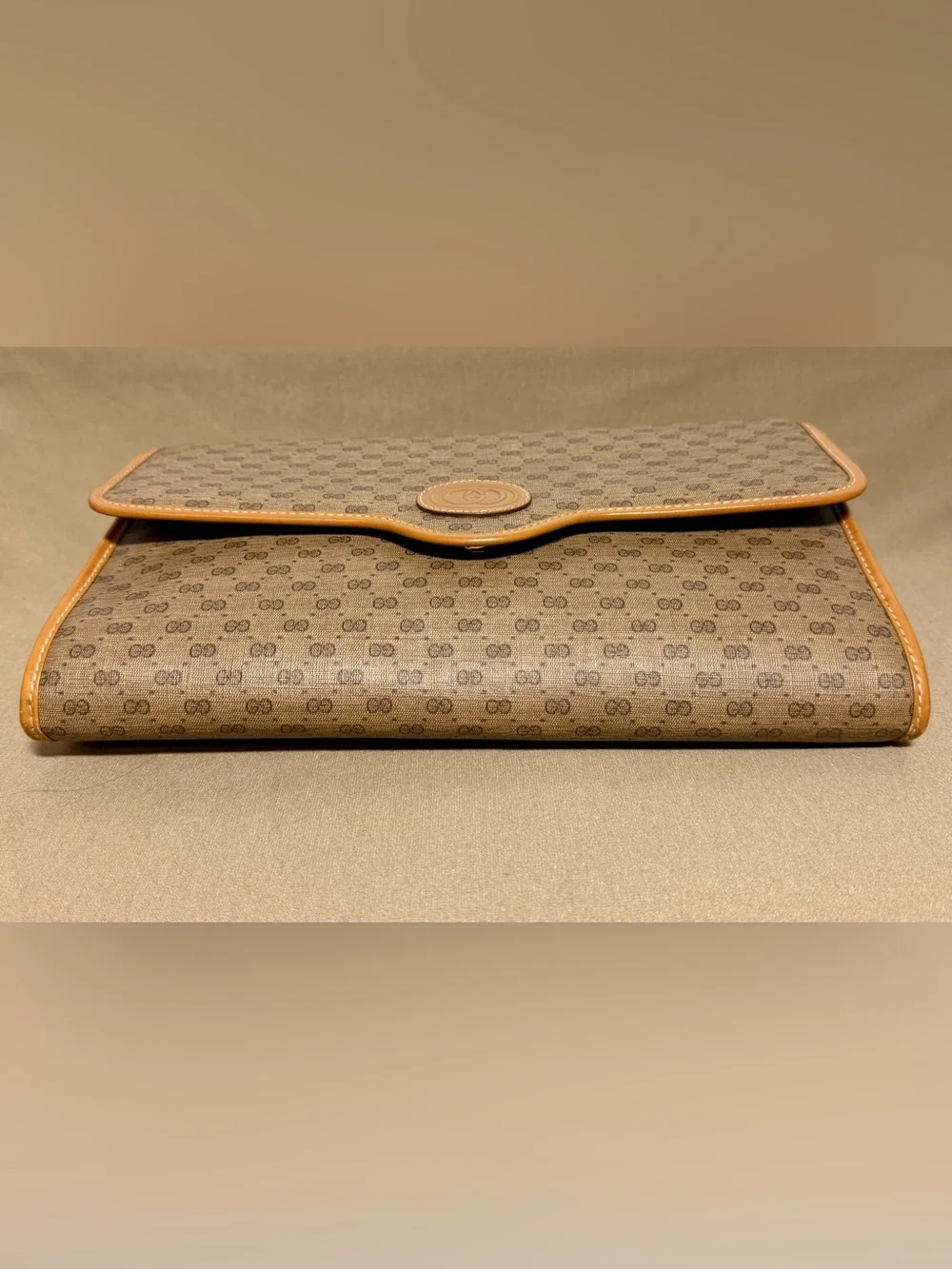 ✨Authentic Gucci Vintage GG Monogram Crossbody/Clutch Bag - Beige & Tan✨